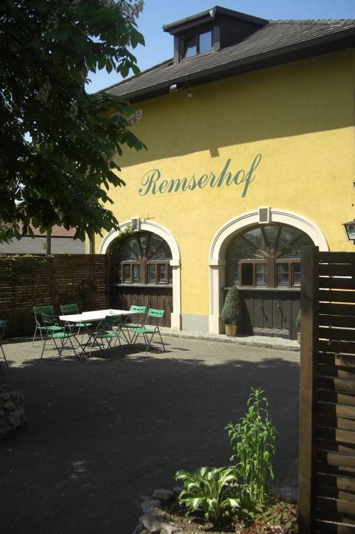 Remserhof Sankt Valentin Exterior photo